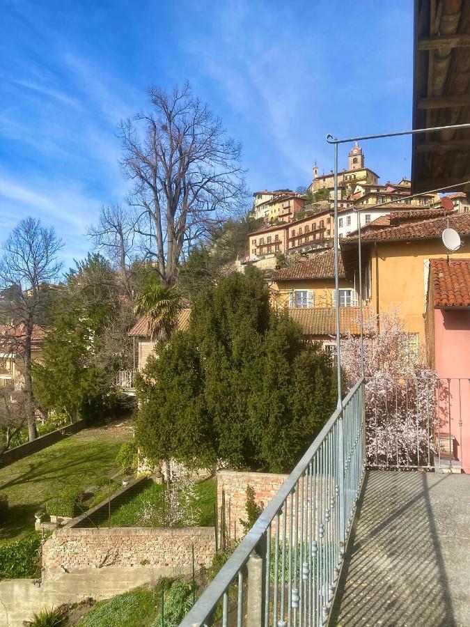 Da Emi - La Casetta In Piazza Monforte dʼAlba Extérieur photo