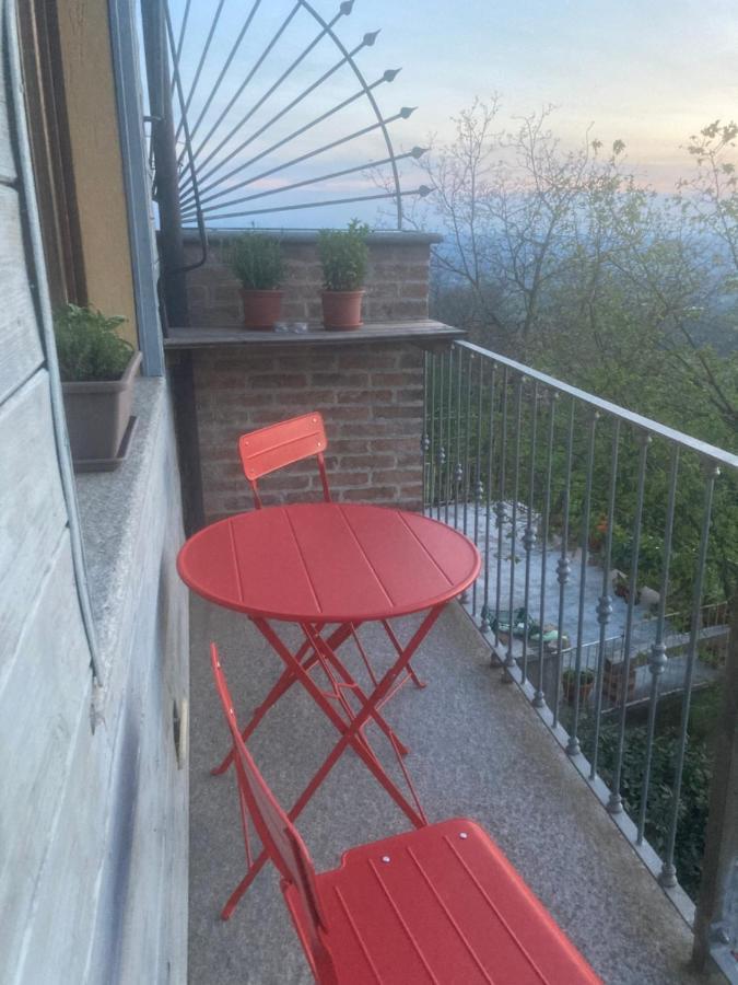 Da Emi - La Casetta In Piazza Monforte dʼAlba Extérieur photo